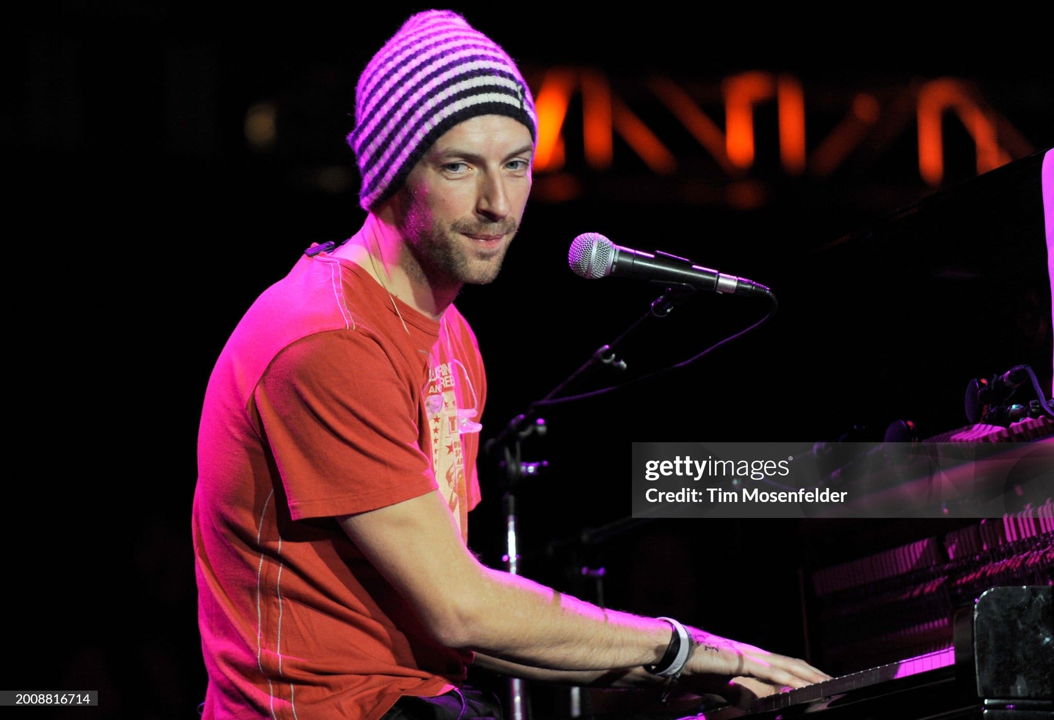 Chris Martin performs during Neil Young's 23rd Annual Bridge Benefit at Shoreline Amphitheatre on October 24, 2009 in Mountain View, California. (Photo by Tim Mosenfelder/Getty Images)