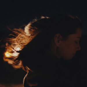 Lizzy McAlpine<br><span class="loop-subtitle">All My Ghosts</span>