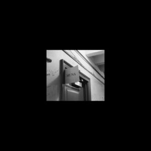 MUNA<br><span class="loop-subtitle">I Know a Place</span>